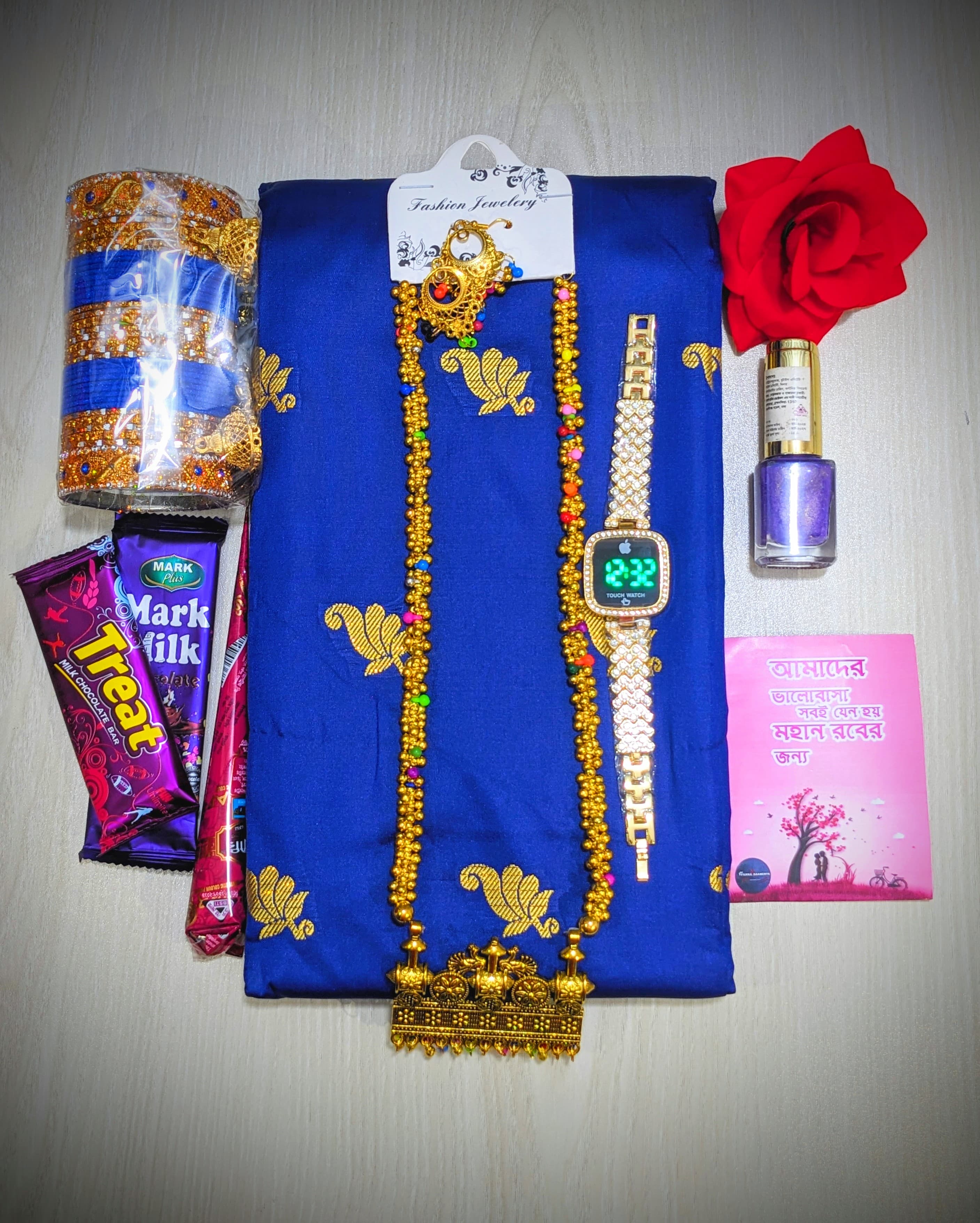 Attractive Saree Gift Comb Set